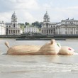 Ippopotamo gigante di legno lungo il Tamigi a Londra1