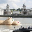 Ippopotamo gigante di legno lungo il Tamigi a Londra09