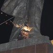 Statua di Lenin abbattua a Kharziv: era la più grande dell'Ucraina 07