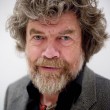Reinhold Messner compie 70 anni: festeggia con un falò in montagna 4