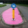 Olanda, spartitraffico dipinto di rosa fucsia per un errore a Wijchen 03