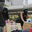 Hong Kong, polizia rimuove barricate studenti senza la tenuta antisommossa16