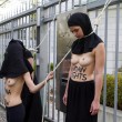Reyhaneh Jabbari, Femen a seno nudo davanti all'ambasciata dell'Iran di Berlino 10