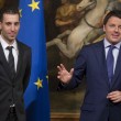 Vincenzo Nibali regala a Renzi maglia gialla vinta al Tour de France 17