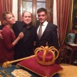 Berlusconi, compleanno con "torta-corona" insieme a Pascale e Noemi Letizia