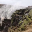 Gb, cascata senz'acqua: venti uragano Gonzalo la spingono indietro VIDEO 2