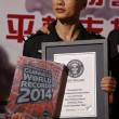 Mao Weidong, 3 ore e 26 minuti fermo con addominali contratti ed entra nel Guinness09