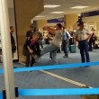 Dallas, indossa la camicia rosa: militante anti-gay lo picchia in aeroporto01
