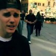 Justin Bieber senza casco in motorino a Firenze05