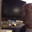Teo Mammucari entra nel circolo Pd: "Ma di che ca..o state parlando?" VIDEO