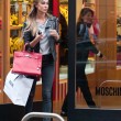Belen Rodriguez, shopping da Moschino a Milano01