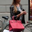 Belen Rodriguez, shopping da Moschino a Milano04