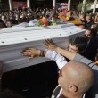 Stefano De Amicis e figlio Cristian, migliaia di persone ai funerali 02