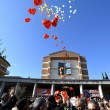 Stefano De Amicis e figlio Cristian, migliaia di persone ai funerali 04
