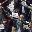 Operai Ast caricati a Roma, cartelli Sel alla Camera: "Alfano dimettiti" FOTO04