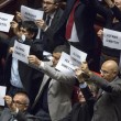 Operai Ast caricati a Roma, cartelli Sel alla Camera: "Alfano dimettiti" FOTO01