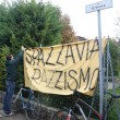 Bologna, Salvini al campo nomadi: tensioni tra leghisti e antagonisti FOTO 5