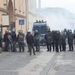 Napoli, scontri davanti Città scienza a Bagnoli: sassi contro polizia16