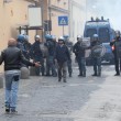 Napoli, scontri davanti Città scienza a Bagnoli: sassi contro polizia17