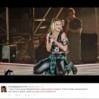 Emma Marrone, look sexy e balli hot al Palalottomatica di Roma08