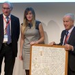 Maria Elena Boschi da Unicredit (foto): tubino e tacchi a spillo per i 15 anni della banca (Ansa)