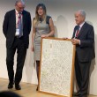 Maria Elena Boschi da Unicredit (foto): tubino e tacchi a spillo per i 15 anni della banca (Ansa)