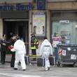 Napoli, pacco esplosivo davanti Deutsche Bank02