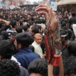 Ashura, il rito degli sciiti musulmani: uomini frustati e tagliati con catene e coltelli01