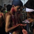 Ashura, il rito degli sciiti musulmani: uomini frustati e tagliati con catene e coltelli07