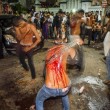 Ashura, il rito degli sciiti musulmani: uomini frustati e tagliati con catene e coltelli09