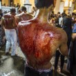 Ashura, il rito degli sciiti musulmani: uomini frustati e tagliati con catene e coltelli10