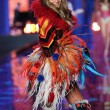 Victoria's Secret Fashion Show: 47 modelle in ali dorate, piume e total black06