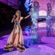 Victoria's Secret Fashion Show: 47 modelle in ali dorate, piume e total black019