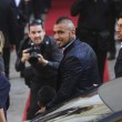 Arturo Vidal sposa Maria Teresa con l'abito blu luccicante FOTO02