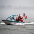 Babbo Natale fa sci nautico sul Potomac FOTO (Xinhua-LaPresse)