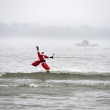 Babbo Natale fa sci nautico sul Potomac FOTO