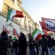 Casapound protesta contro Ignazio Marino sotto il Campidoglio FOTO (LaPresse)