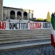 Casapound protesta contro Ignazio Marino sotto il Campidoglio FOTO (LaPresse)