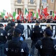 Casapound protesta contro Ignazio Marino sotto il Campidoglio FOTO (LaPresse)