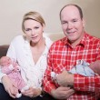 Alberto e Charlene di Monaco presentano i gemelli Jacques e Gabriella FOTO