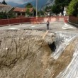 Lecco, la maxi voragine da 15 metri che nessuno ripara02