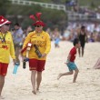 Natale a Bondi Beach, Sydney FOTO: surf in bikini... col cappello di Santa Claus