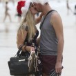 Natale a Bondi Beach, Sydney FOTO: surf in bikini... col cappello di Santa Claus