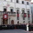 Papa Francesco abbraccia Marino: "Mi ha detto che prega per me e per Roma" 07