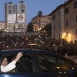 Papa Francesco abbraccia Marino: "Mi ha detto che prega per me e per Roma" 03