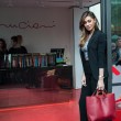 Belen Rodriguez col super tacco all'inaugurazione del negozio Cruciani08