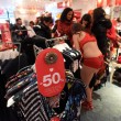 Desigual, "Seminaked party": entri semi nudo in negozio ed esci vestito