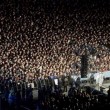 Pino Daniele, funerali Napoli: folla canta in piazza Plebiscito11