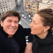 Gianni Morandi, selfie sulla terrazza dell'hotel