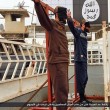 Isis, FOTO esecuzioni online: lapidati, crocifissi, lanciati. Un monito?4